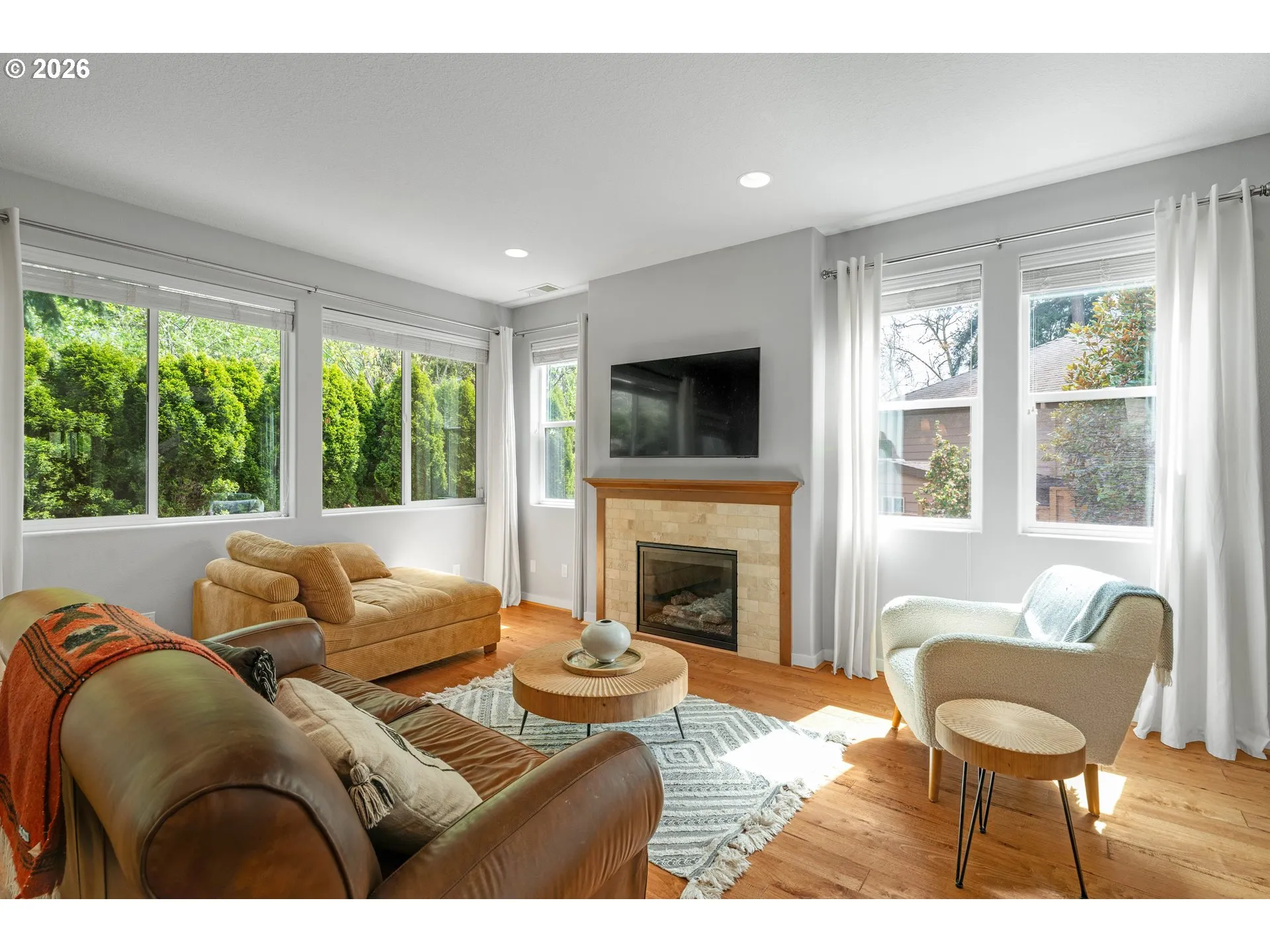 Living Room-Fireplace