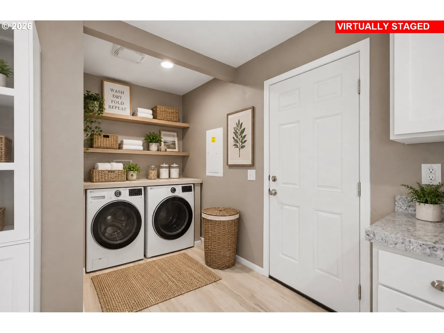 Laundry-Wide Angle/Fisheye