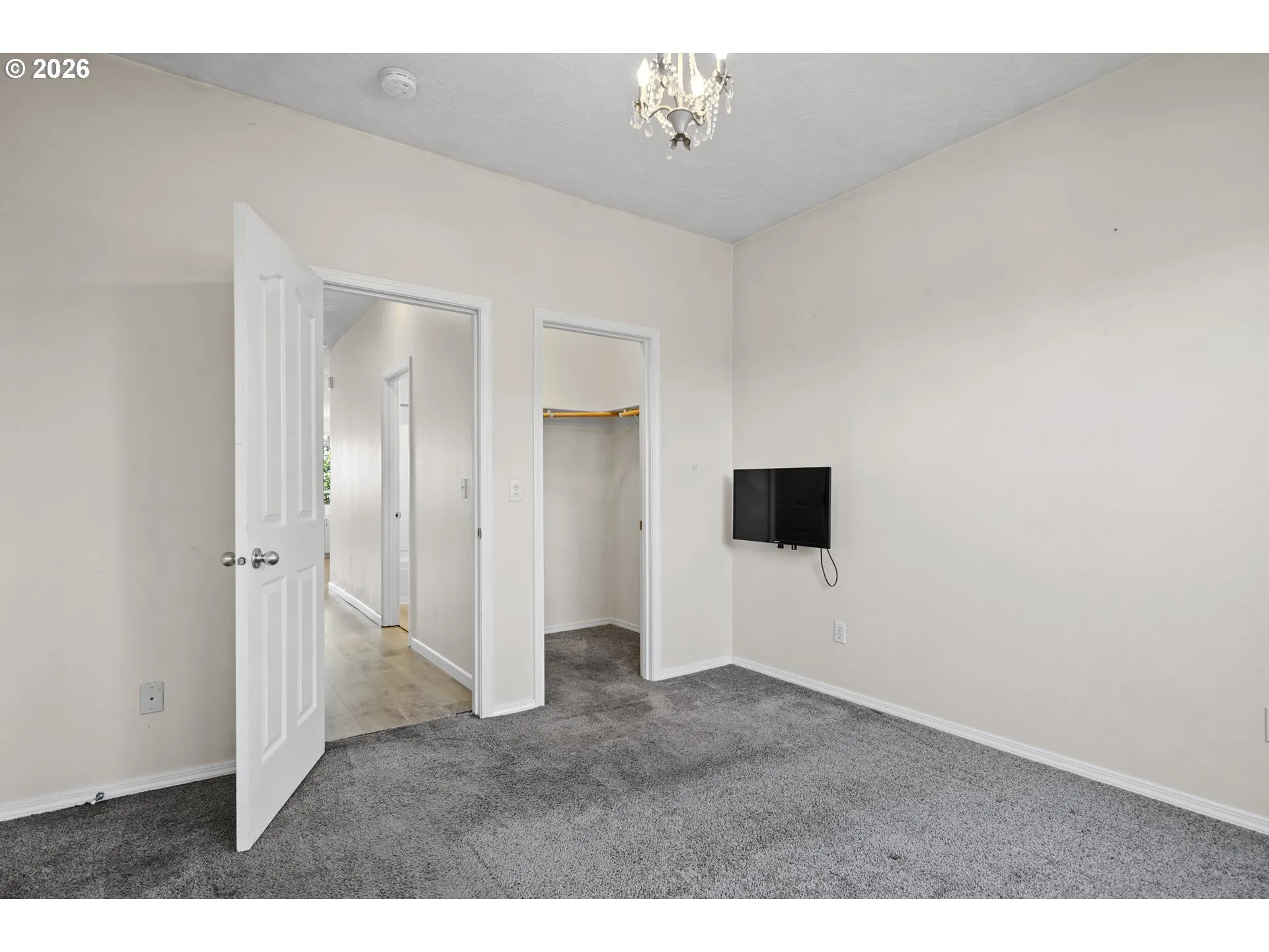 Bedroom-Walk-In Closet