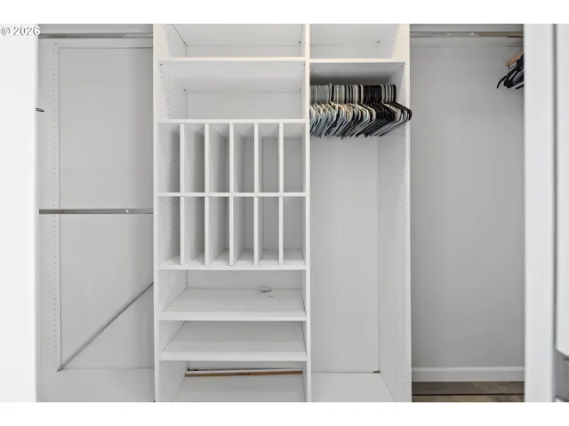 Bathroom, Attached-Walk-In Closet