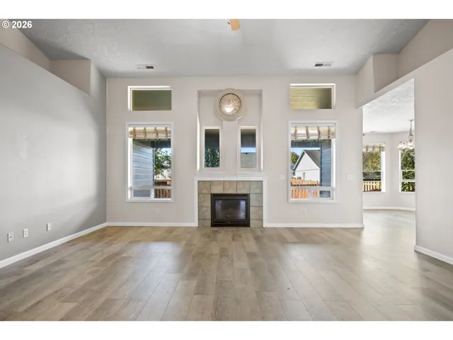 Living Room-Fireplace