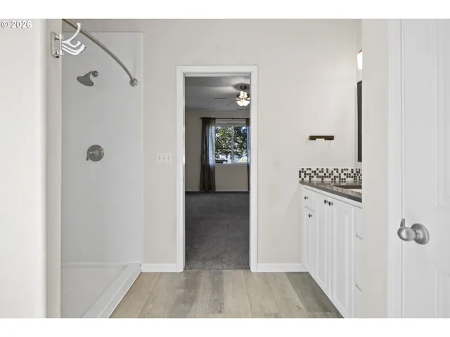 Bathroom-Walk in Shower