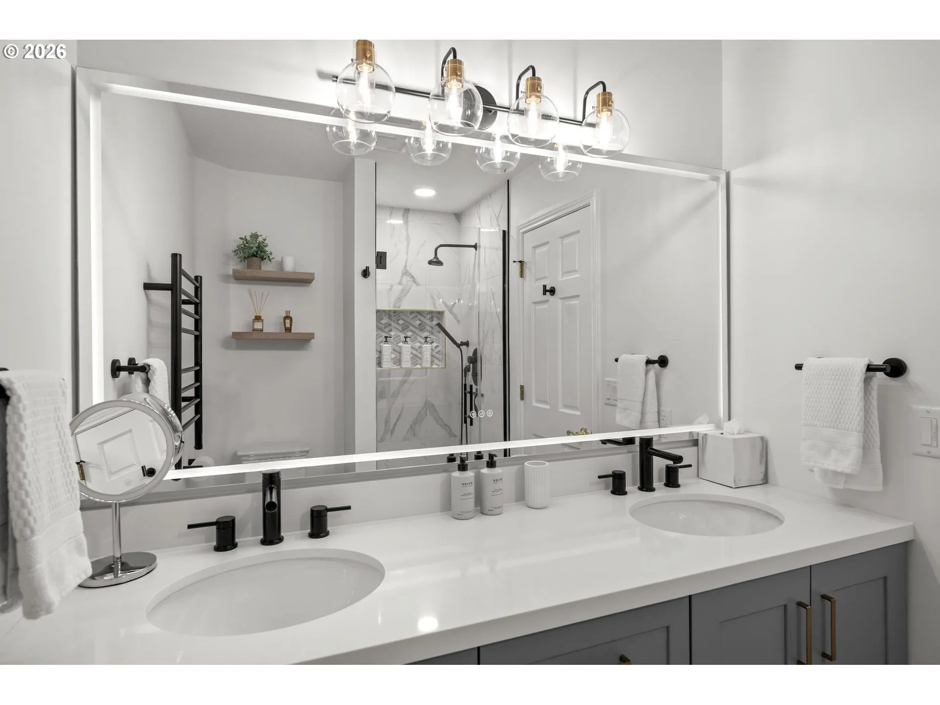 Bathroom, Attached-Upper