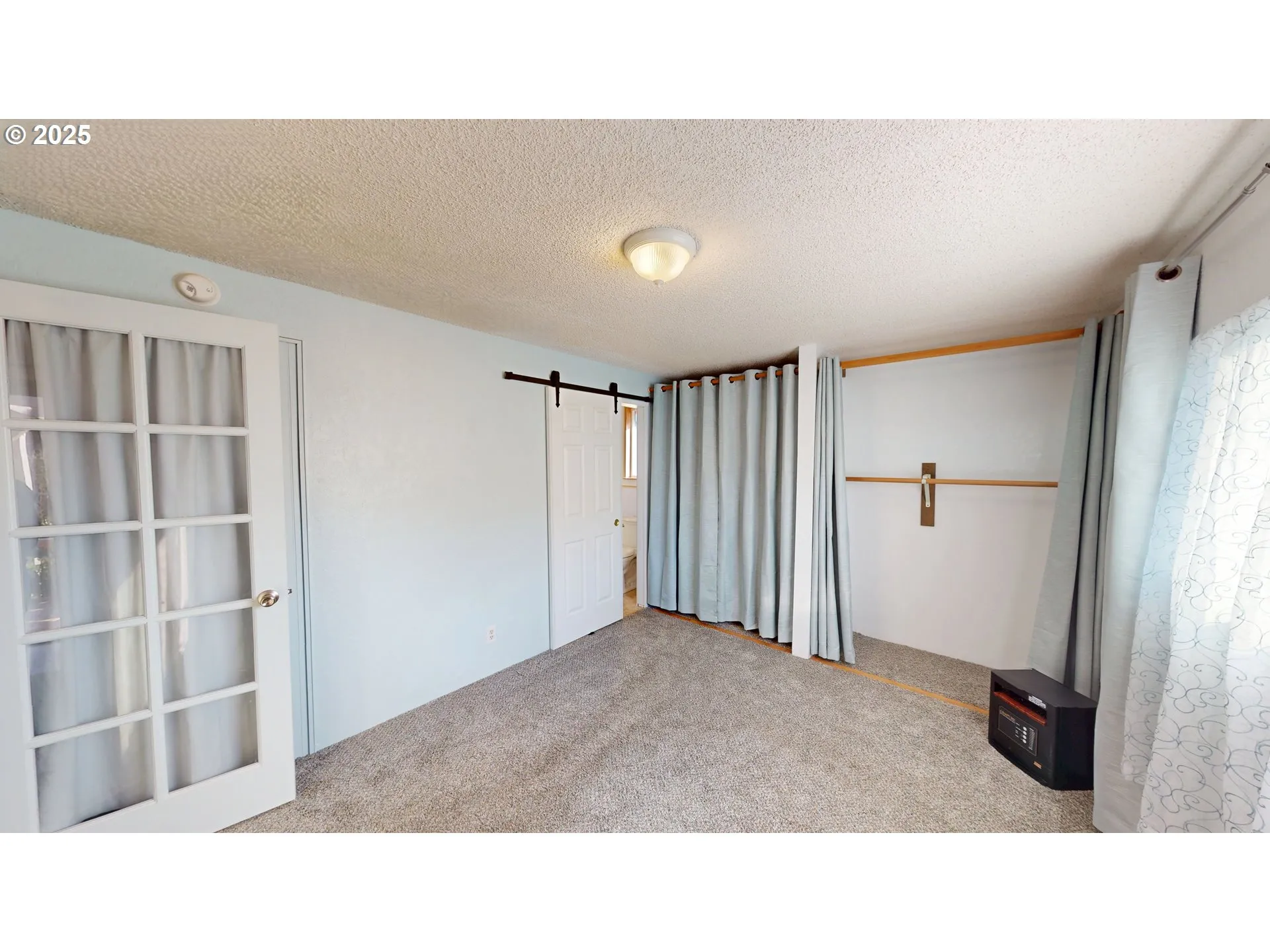 Bedroom-Full Bathroom