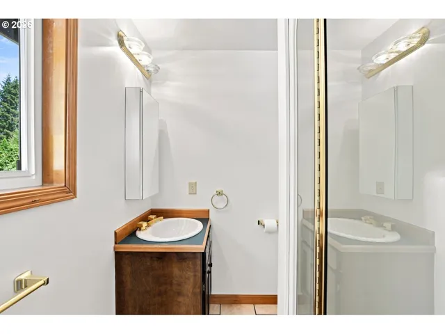 Bathroom, Attached