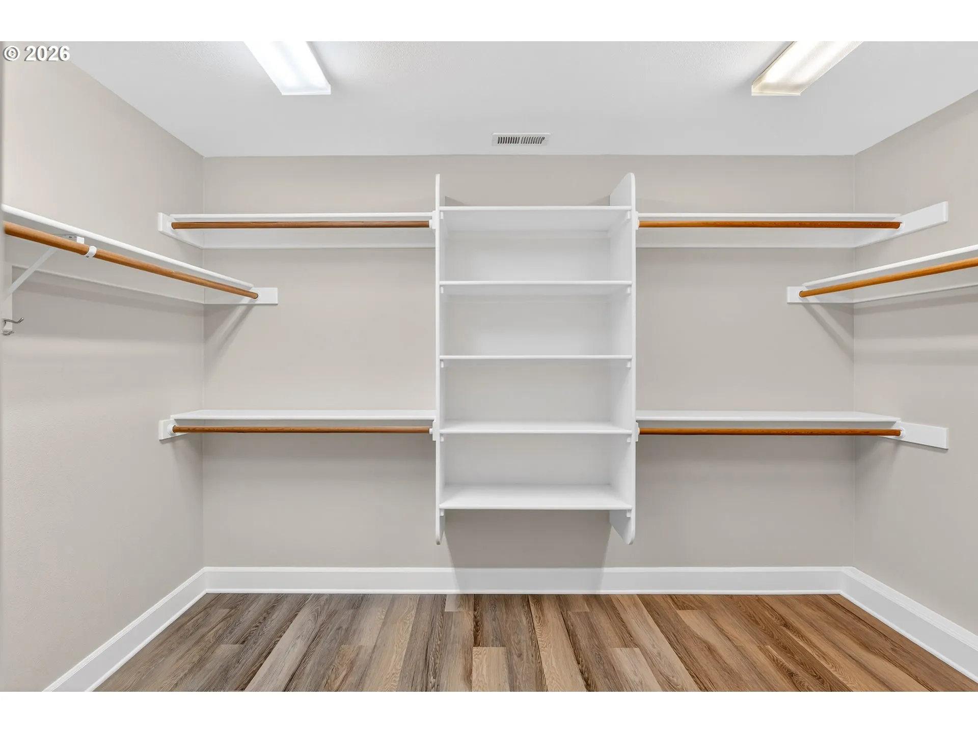 Bathroom, Attached-Walk-In Closet