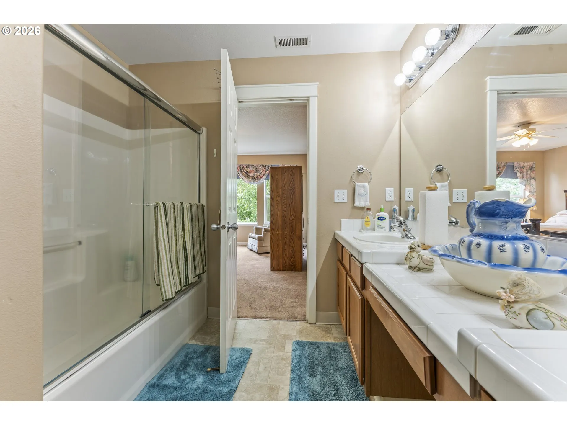 Bathroom, Attached-Upper