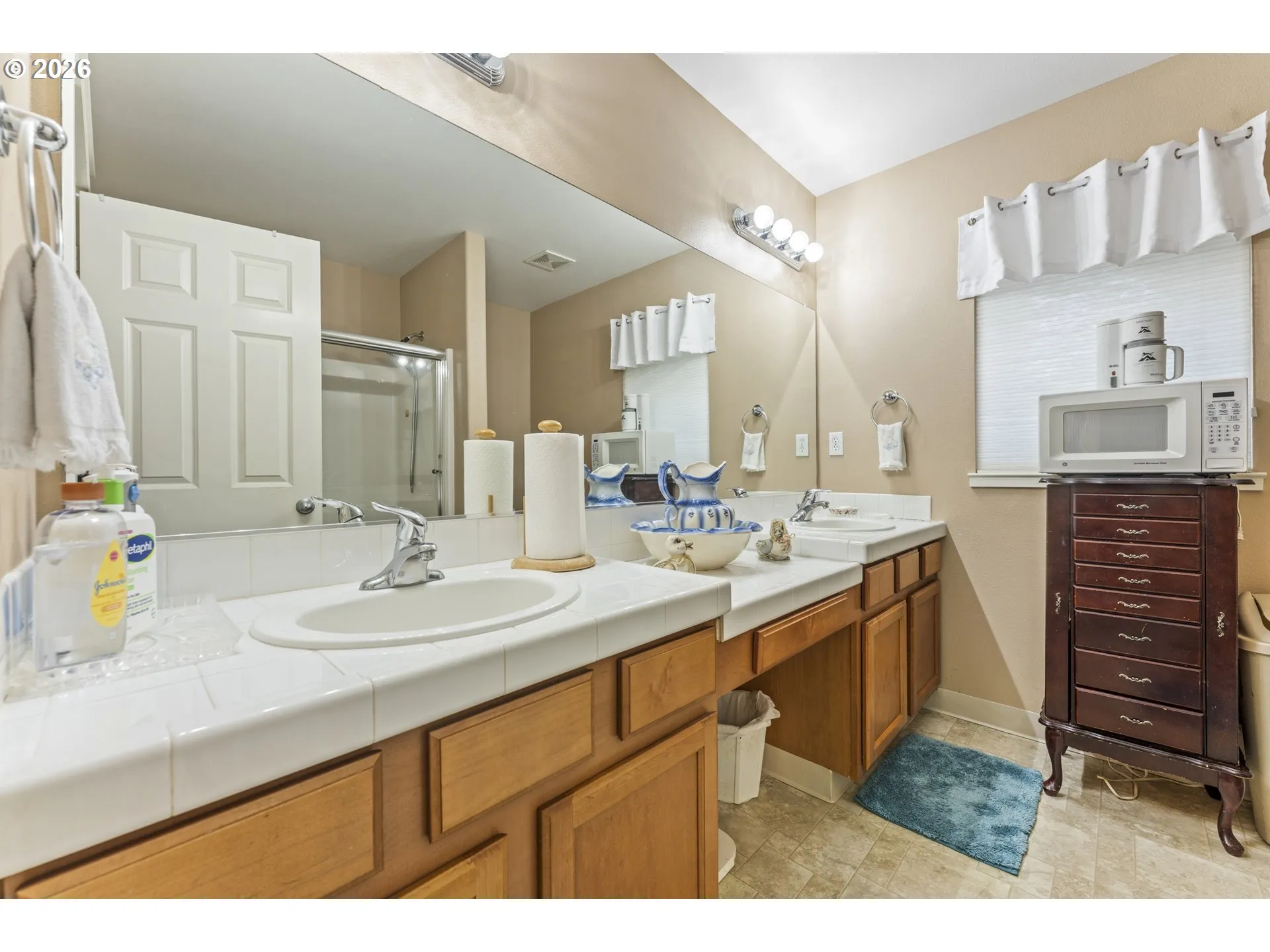 Bathroom, Attached-Upper