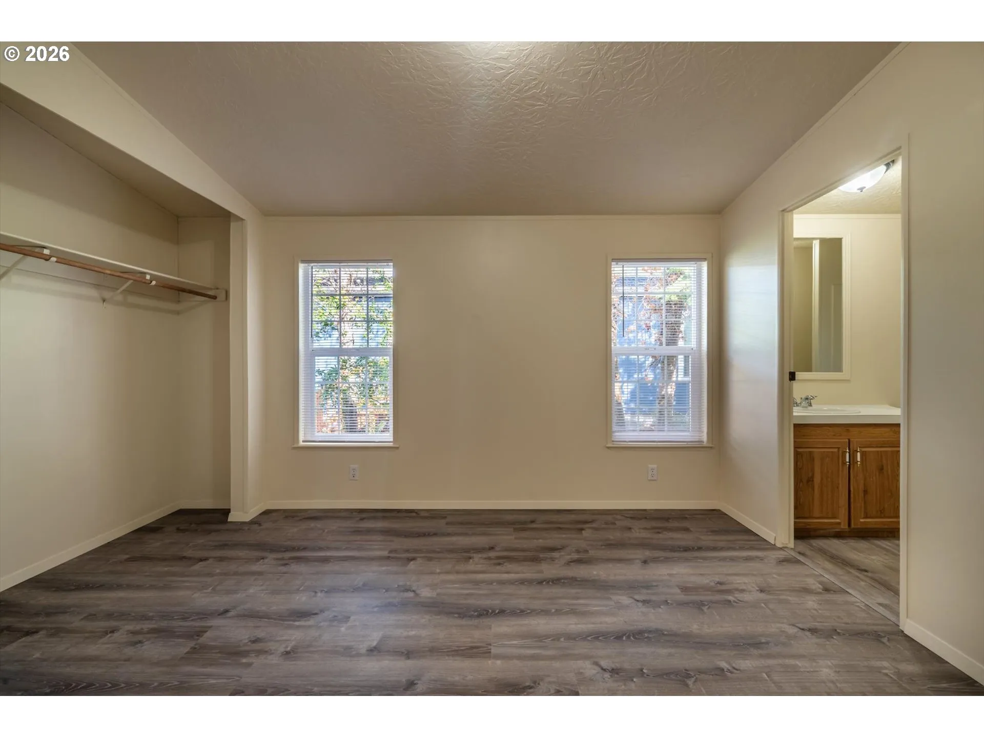 Bedroom, Primary