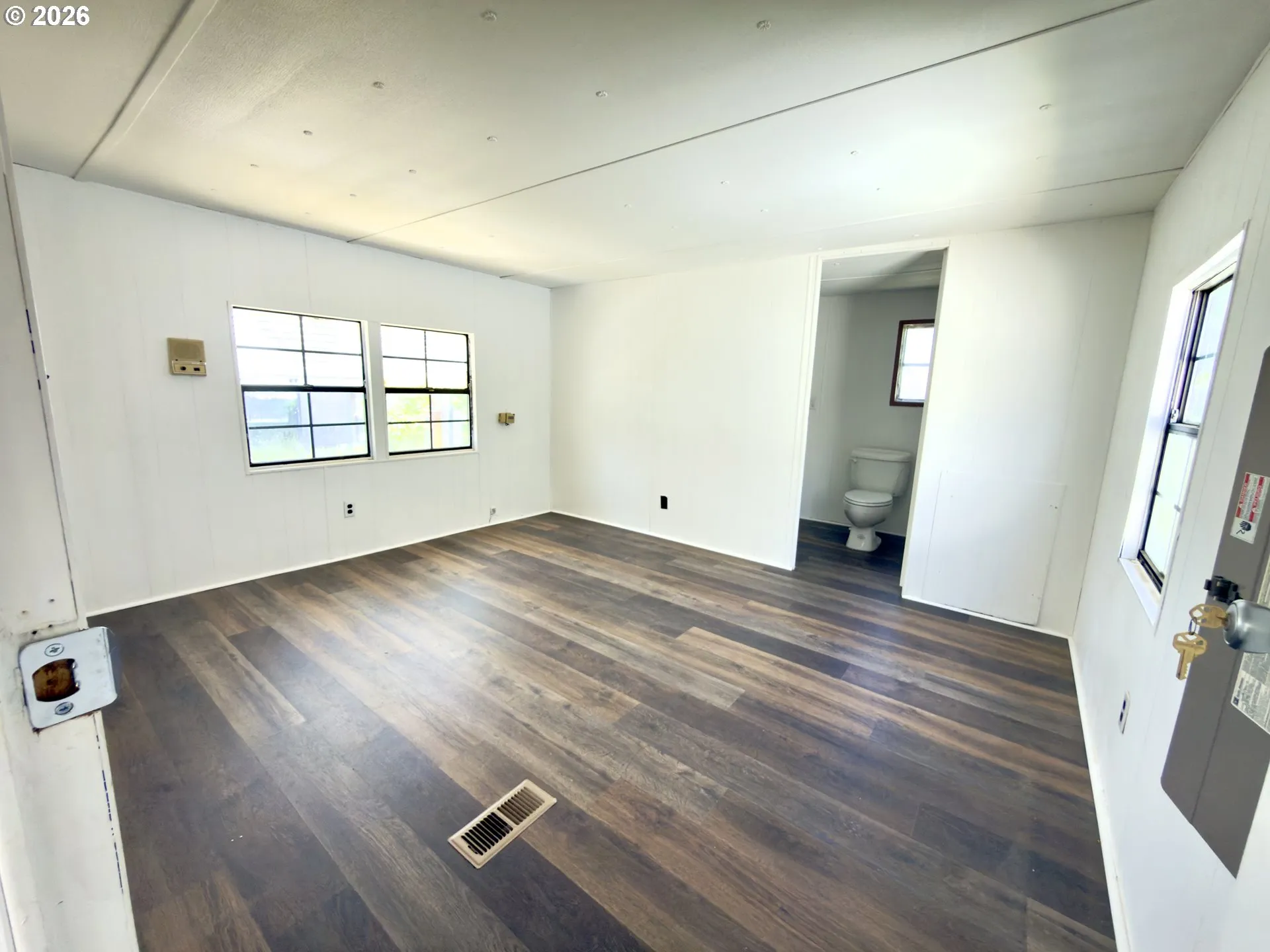 Bedroom-Full Bathroom
