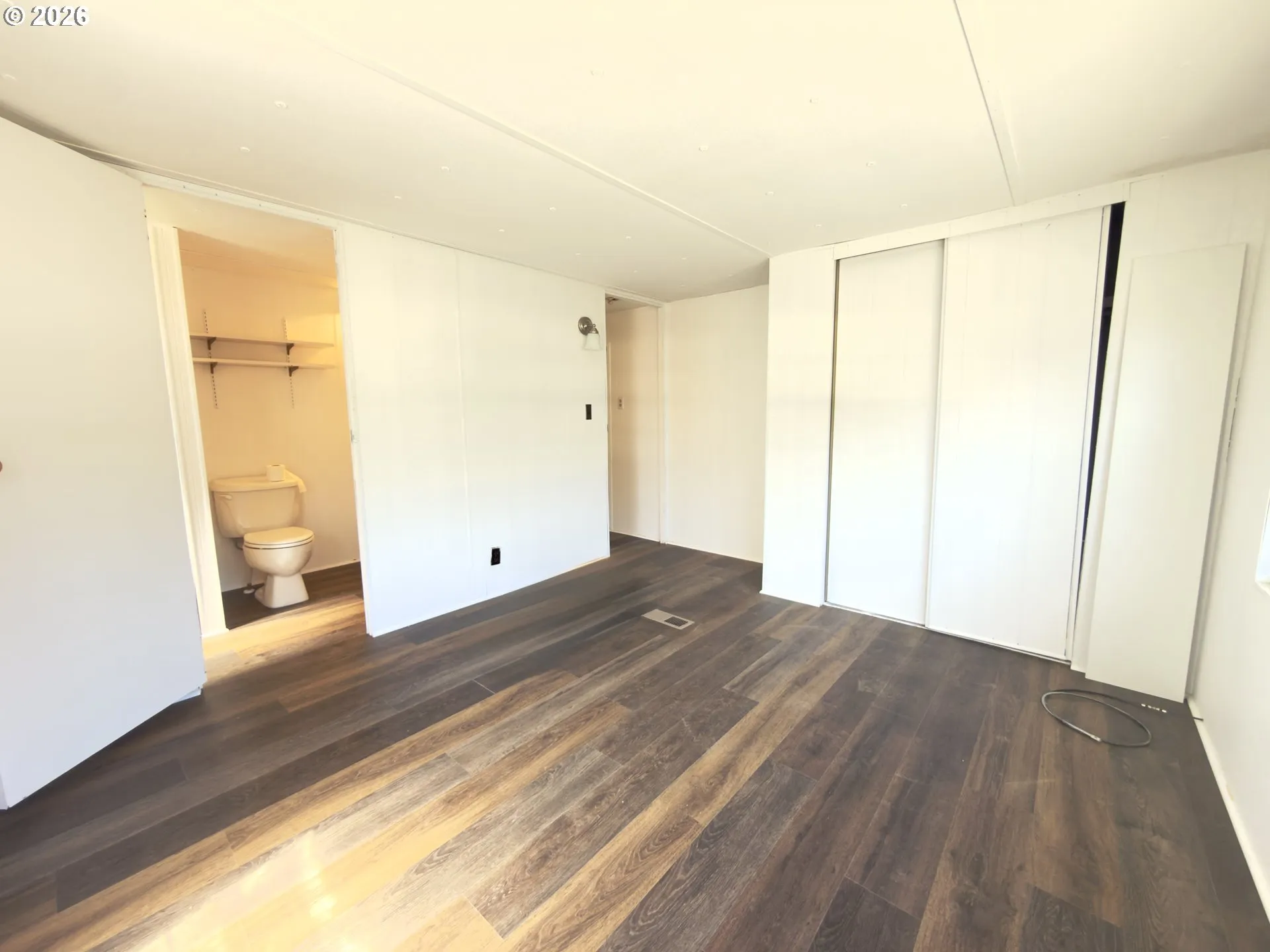 Bedroom-Full Bathroom
