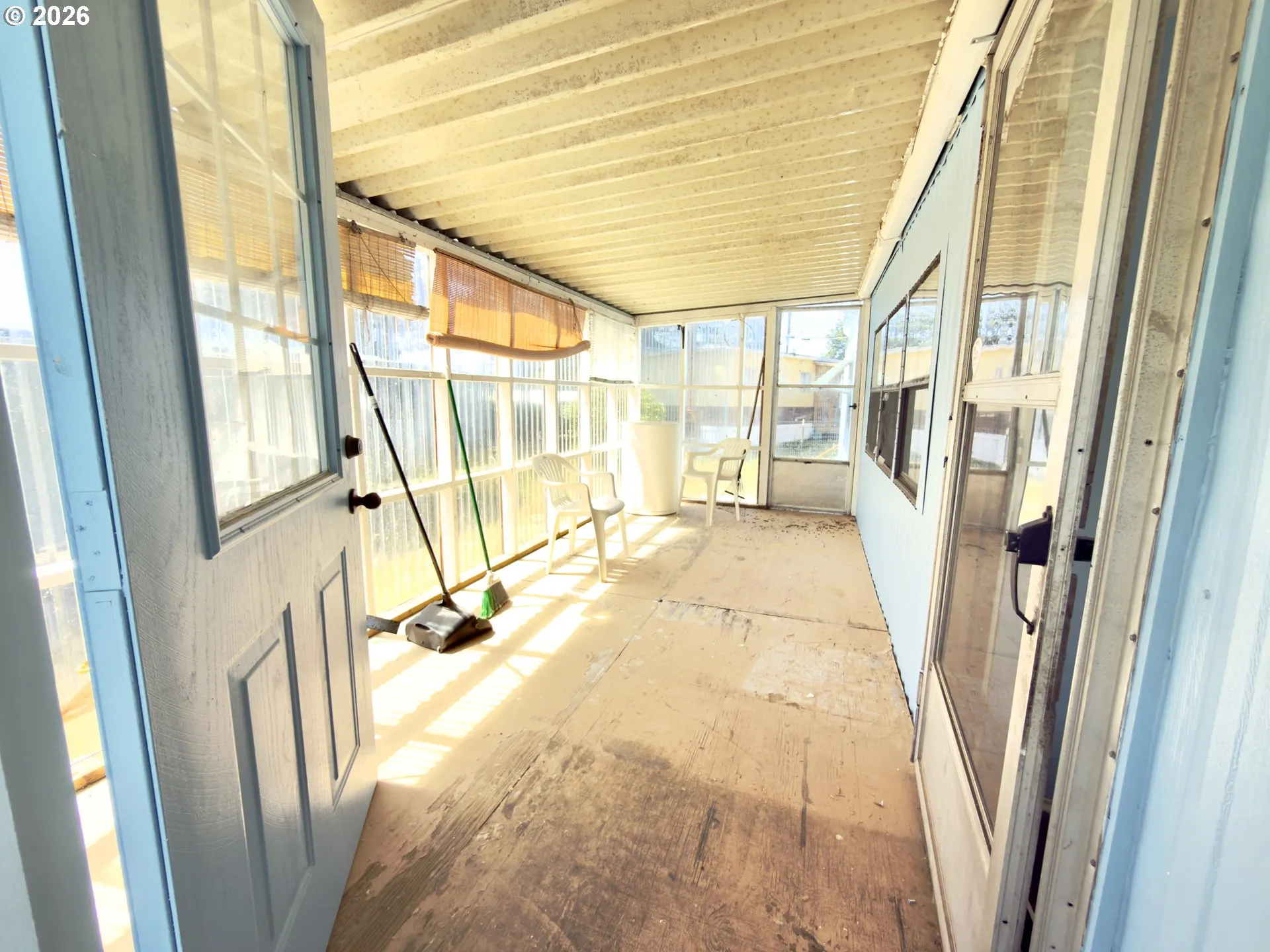 Porch, Screened in
