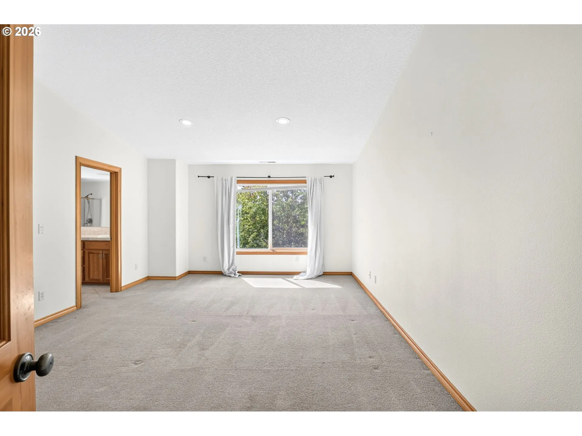 Bedroom, Owner's Suite-Vaulted Ceilings