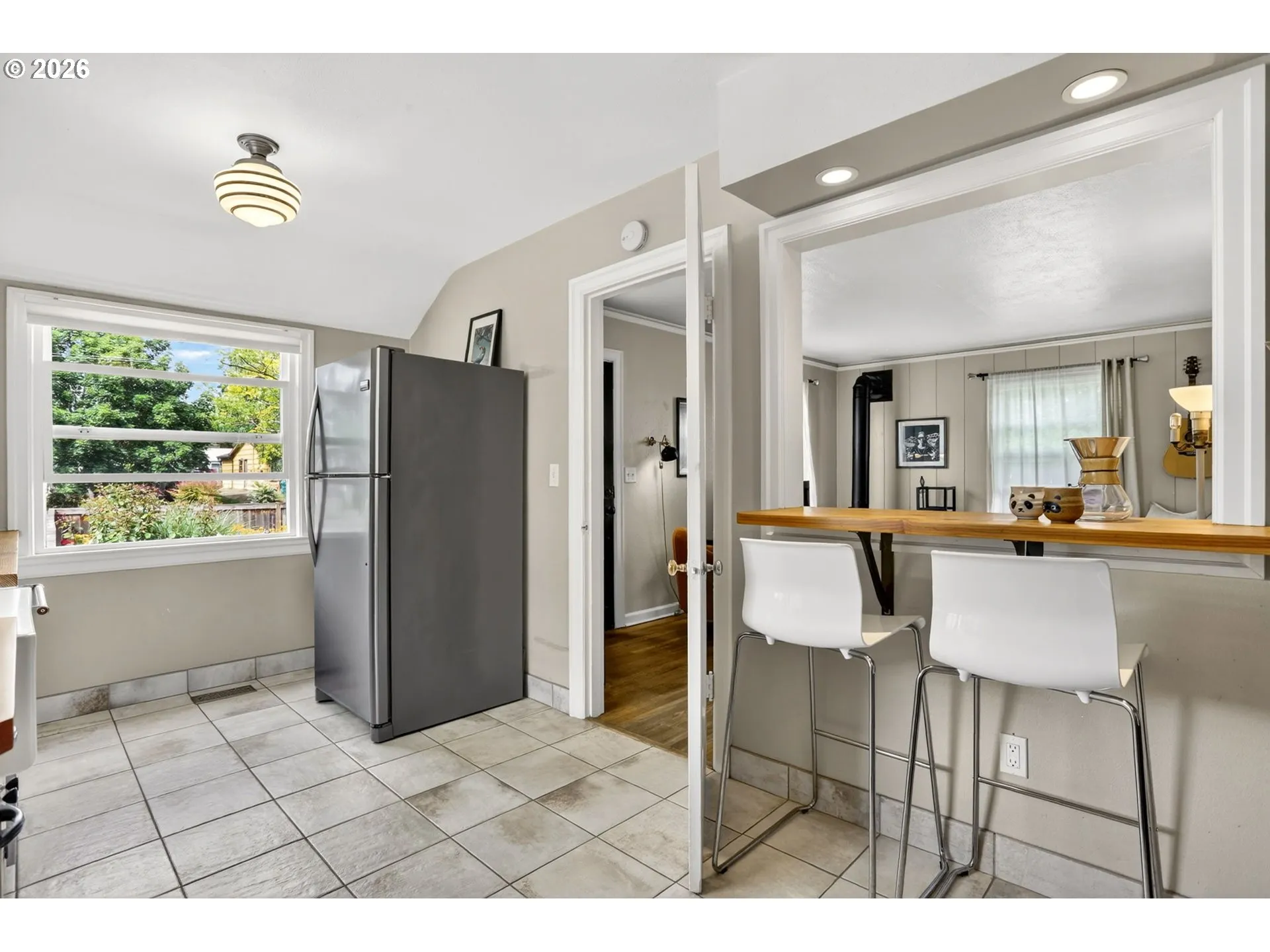 Kitchen-Breakfast Bar