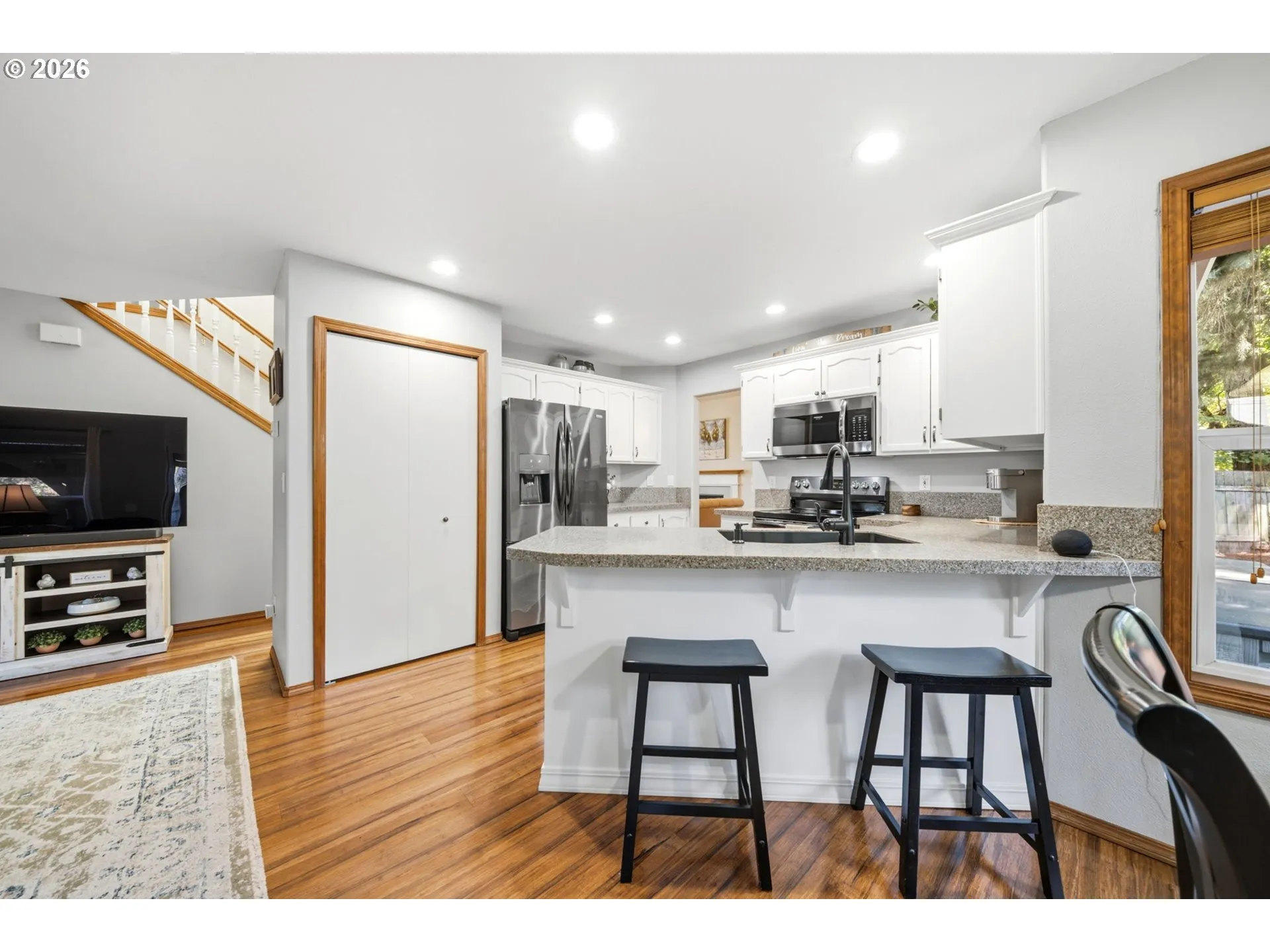 Kitchen-Breakfast Bar