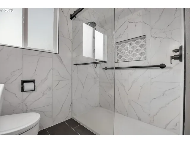 Bathroom-Walk in Shower