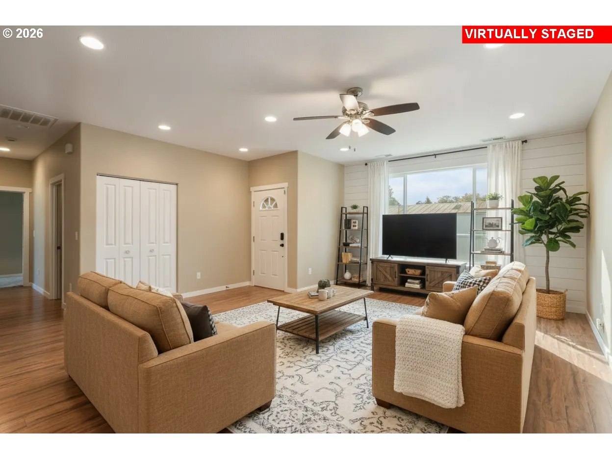 Living Room-Ceiling Fan