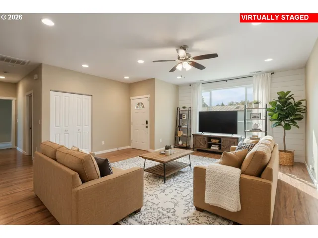 Living Room-Ceiling Fan