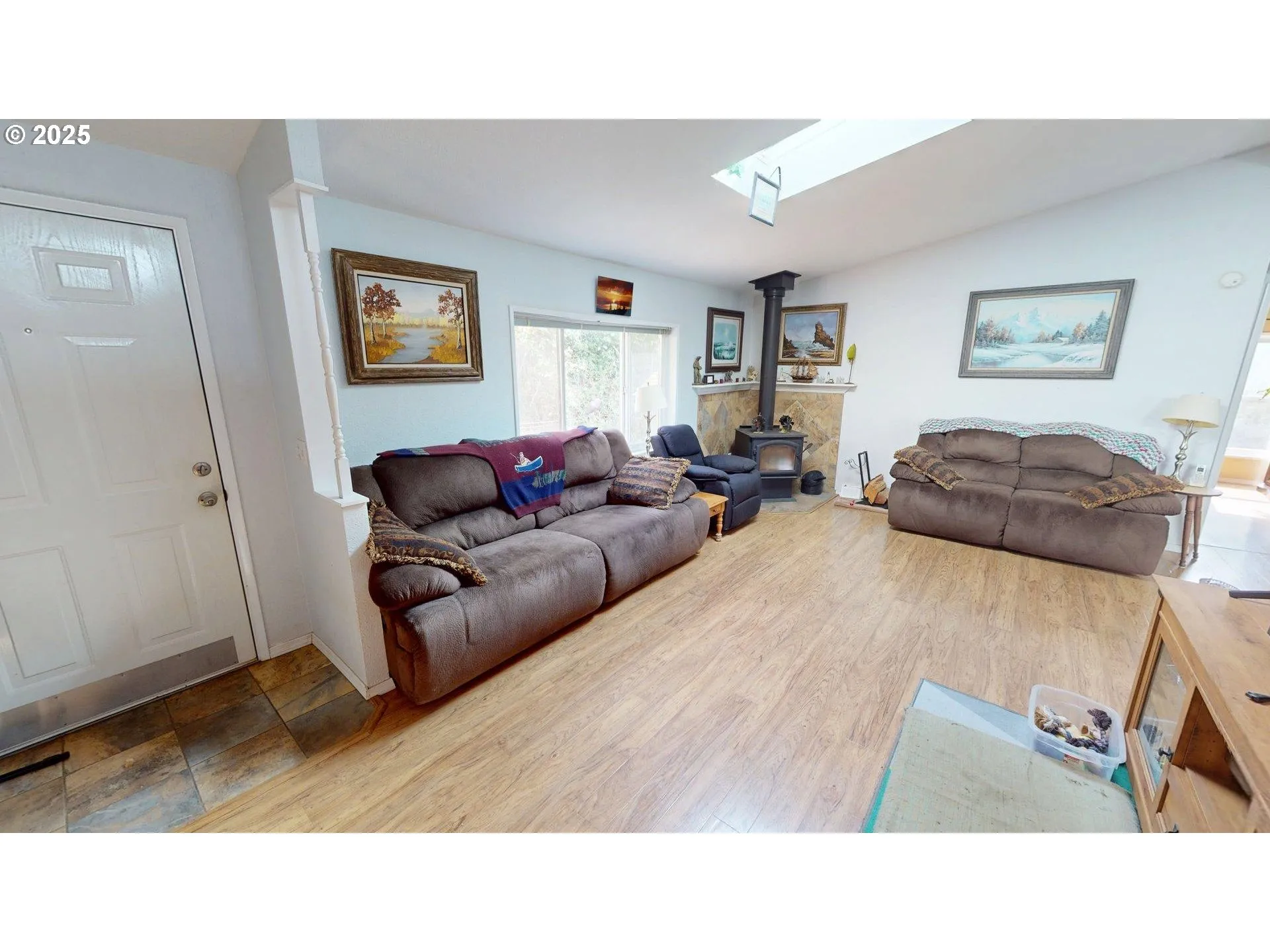 Living Room-Vaulted Ceilings