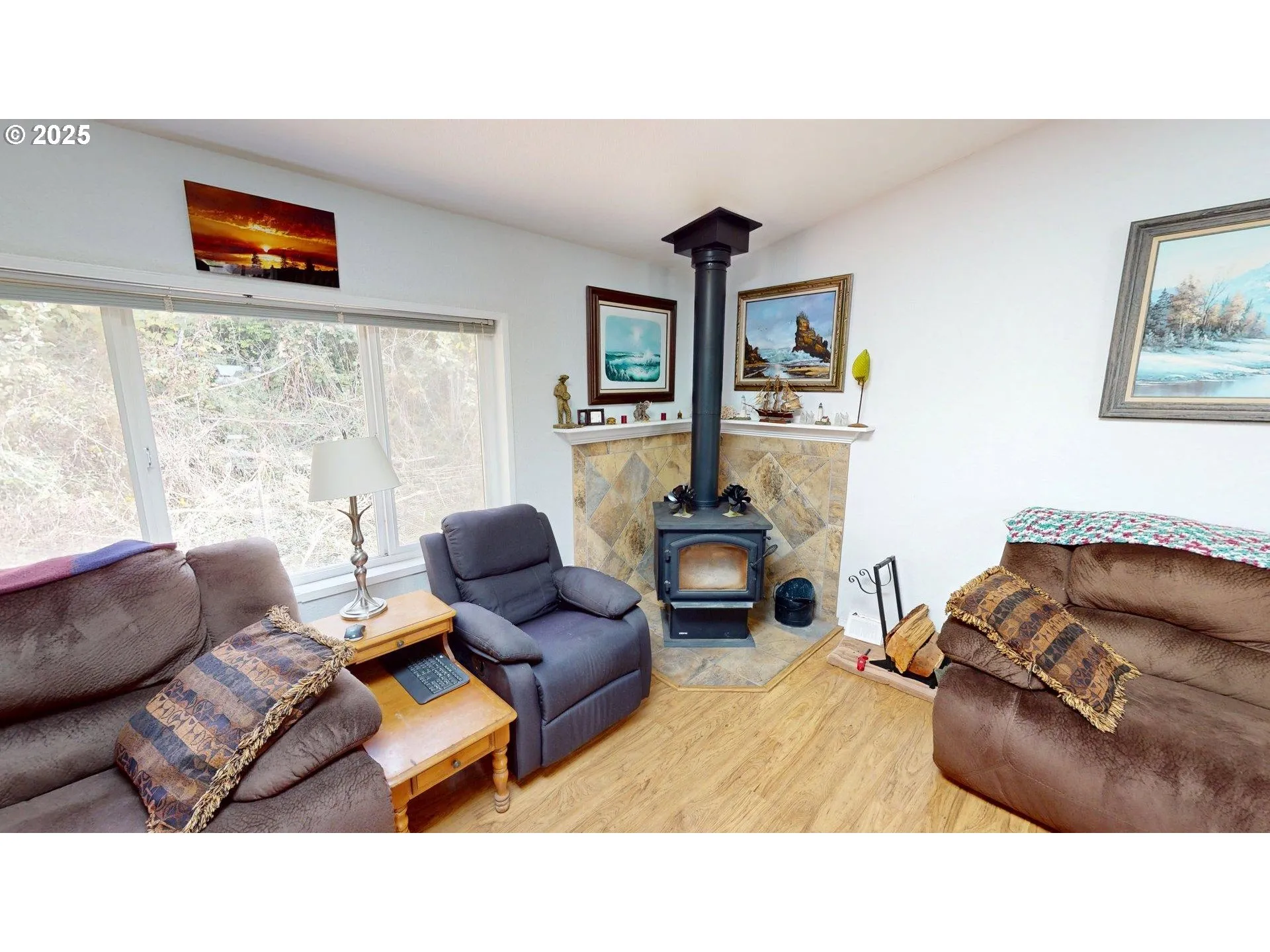 Living Room-Fireplace