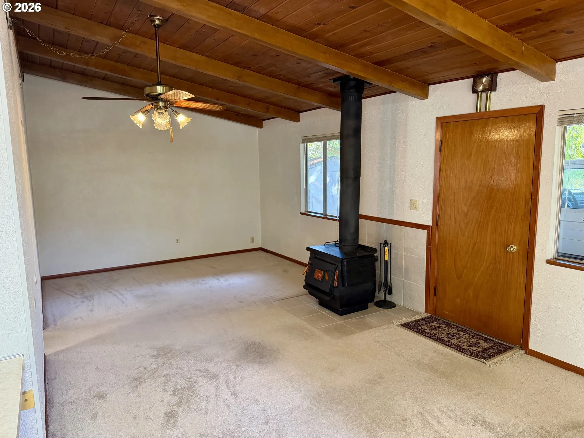 Living Room-Vaulted Ceilings