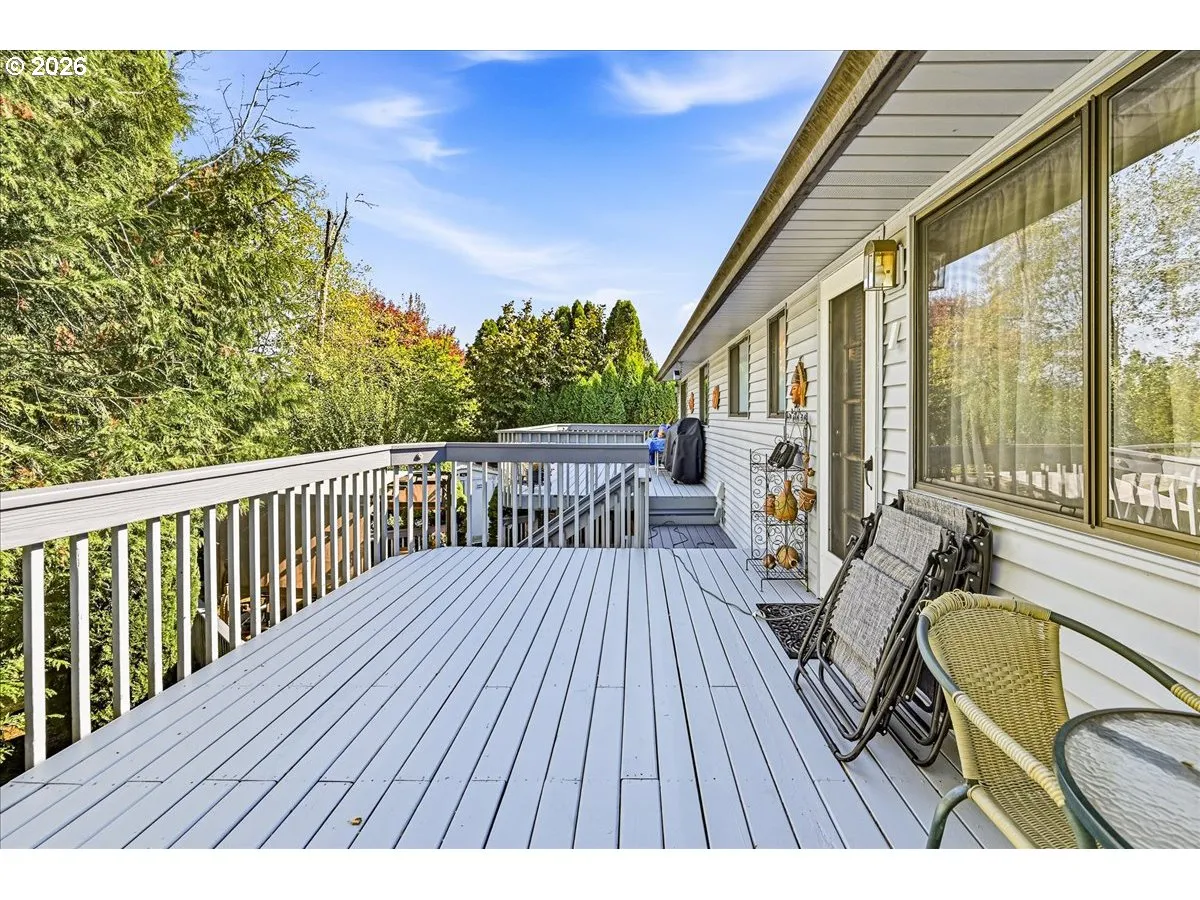 Deck-Upper