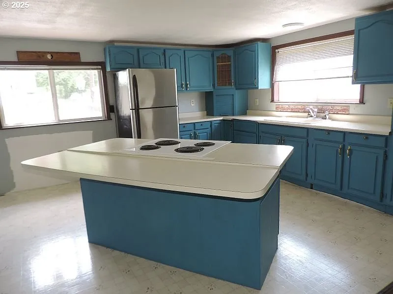 Kitchen-Cooking Island