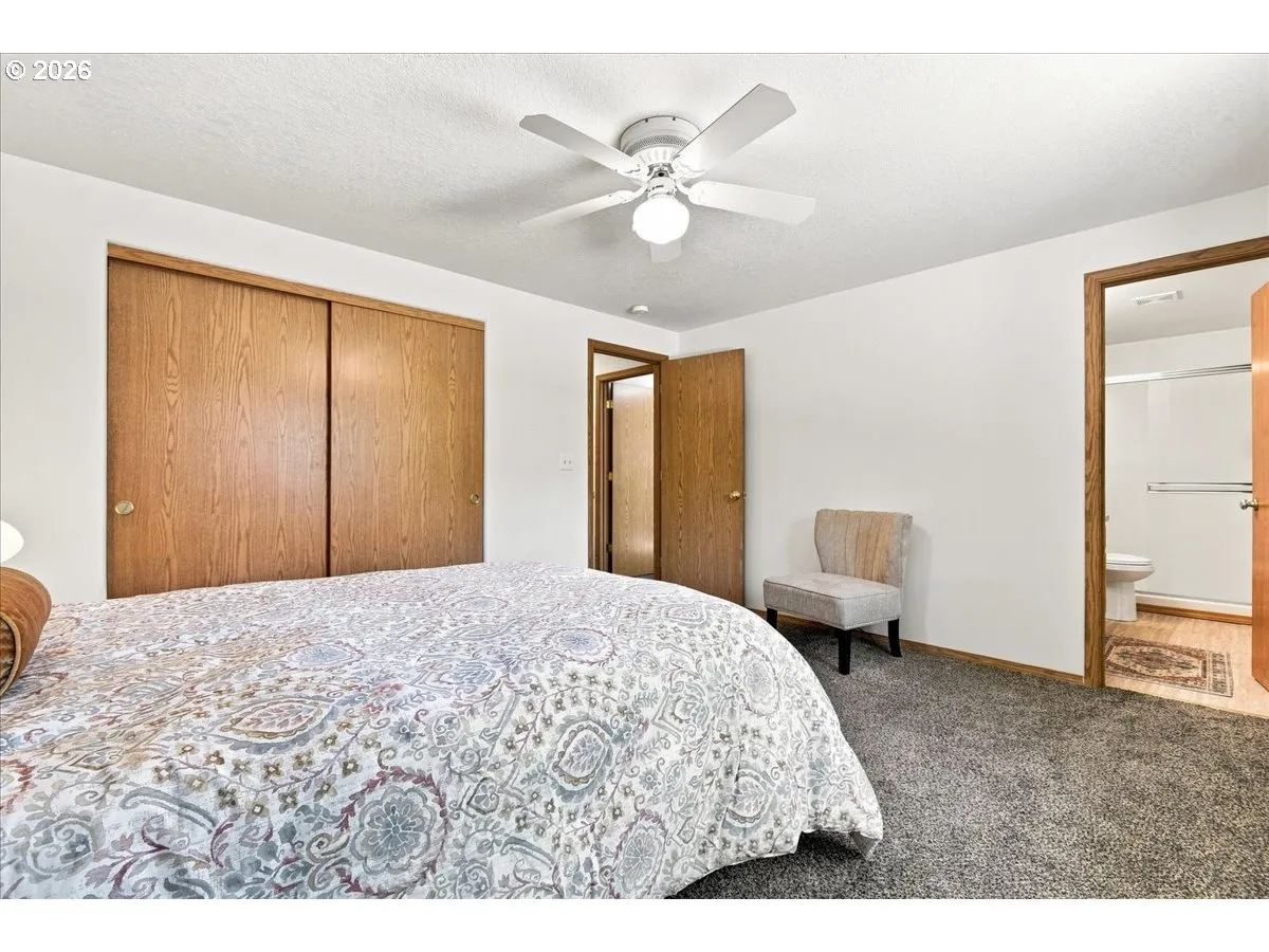 Bedroom, Primary