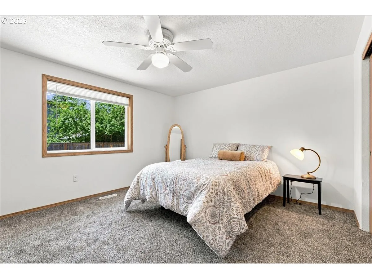 Bedroom, Primary
