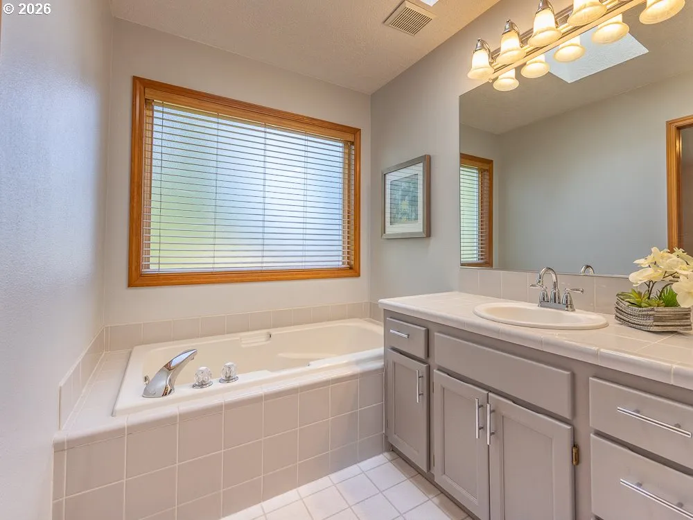 Owner's Suite Bathroom-Garden Tub