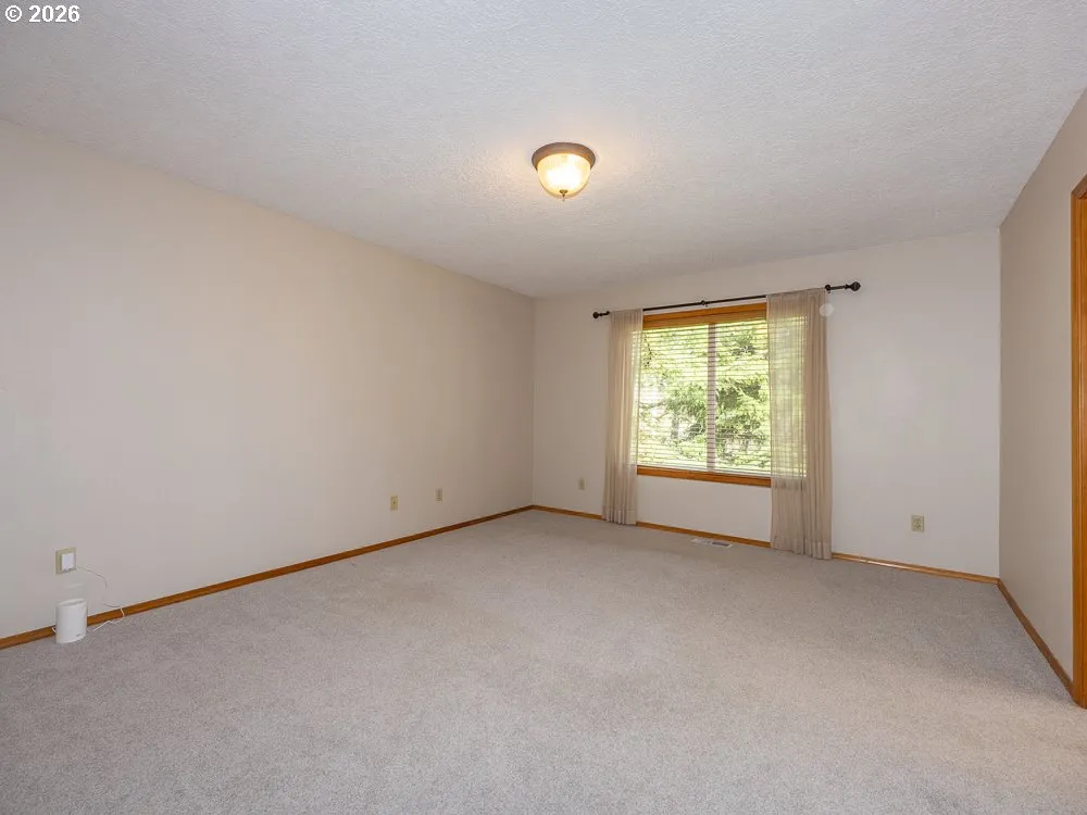 Primary Bedroom-Upper