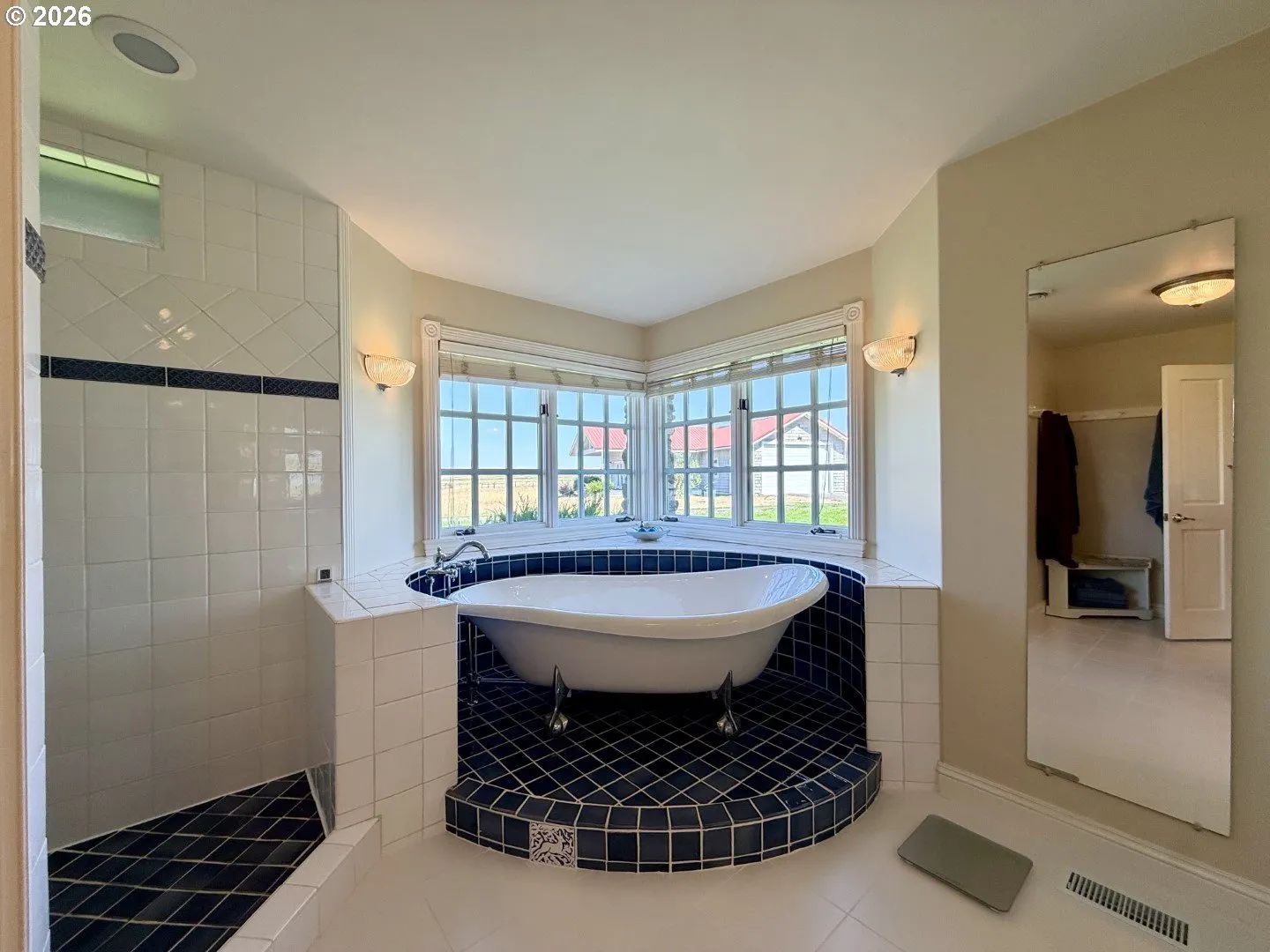 Bathroom, Attached-Garden Tub