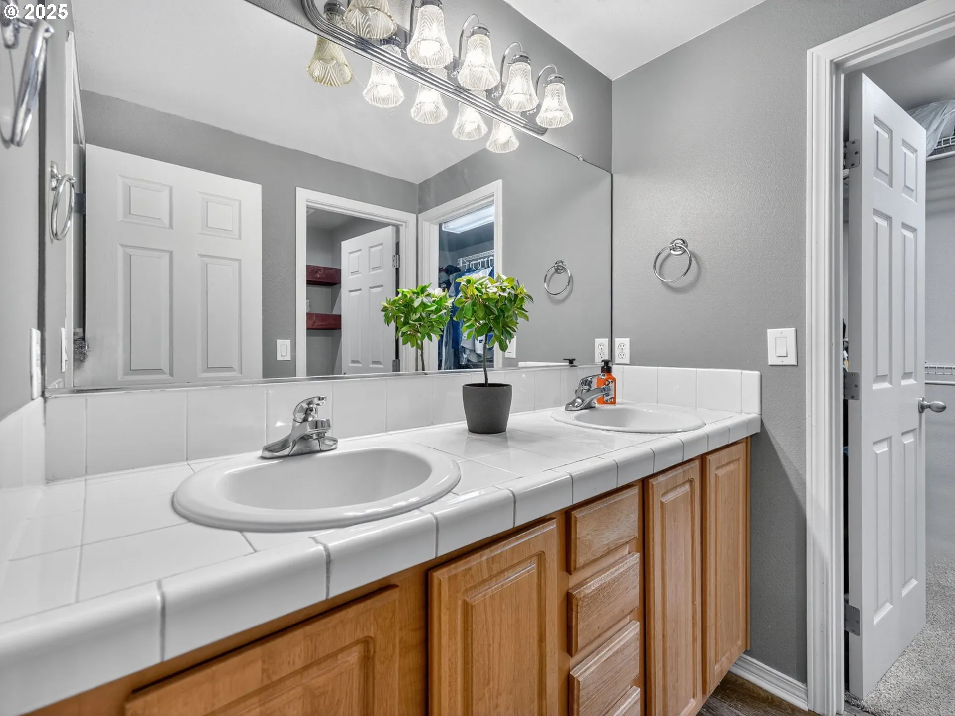 Bathroom, Attached-Double Sinks