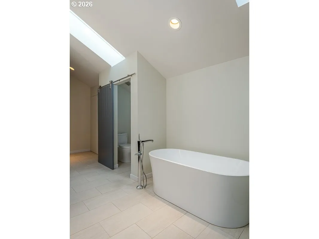 Bathroom, Attached-Garden Tub