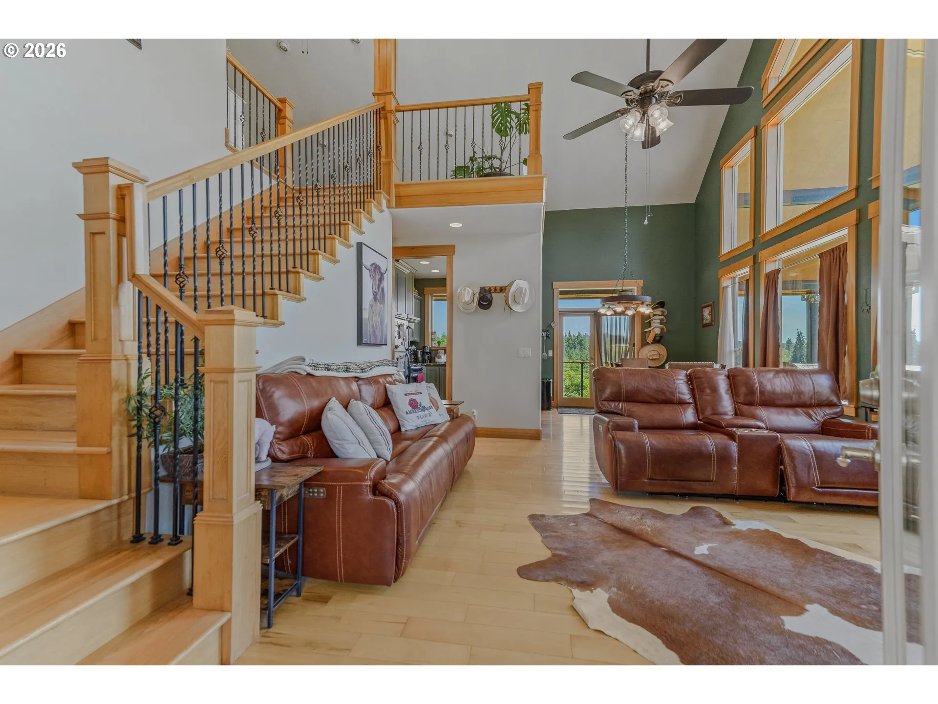 Living Room/Entrance