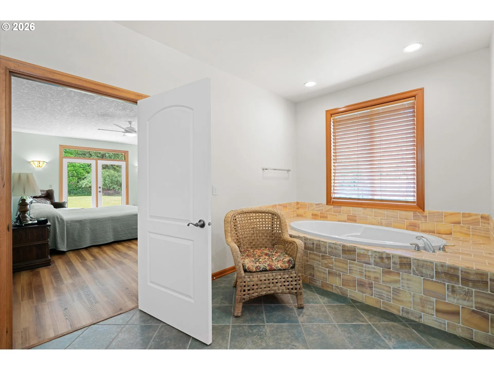 Bathroom, Attached-Garden Tub