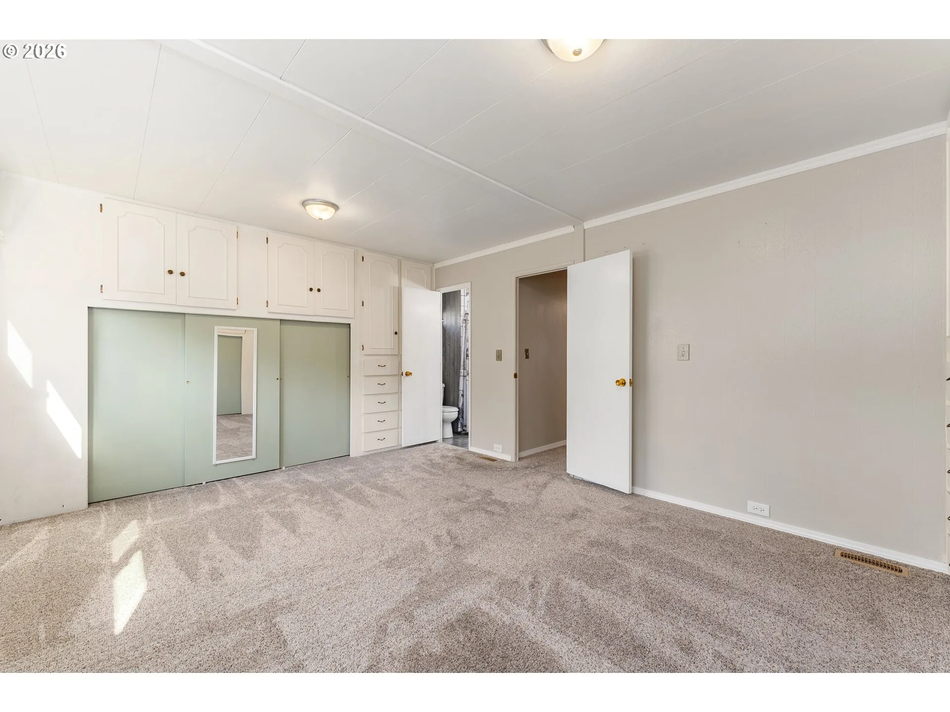Bedroom, Primary