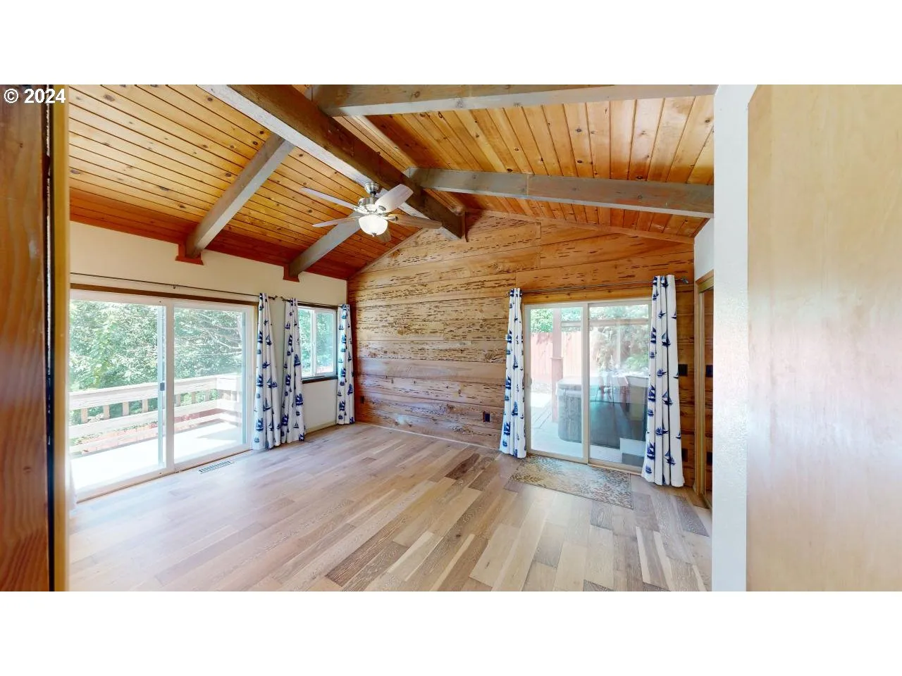 Bedroom, Primary-Vaulted Ceilings