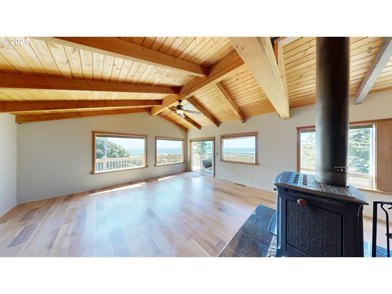 Living Room-Vaulted Ceilings