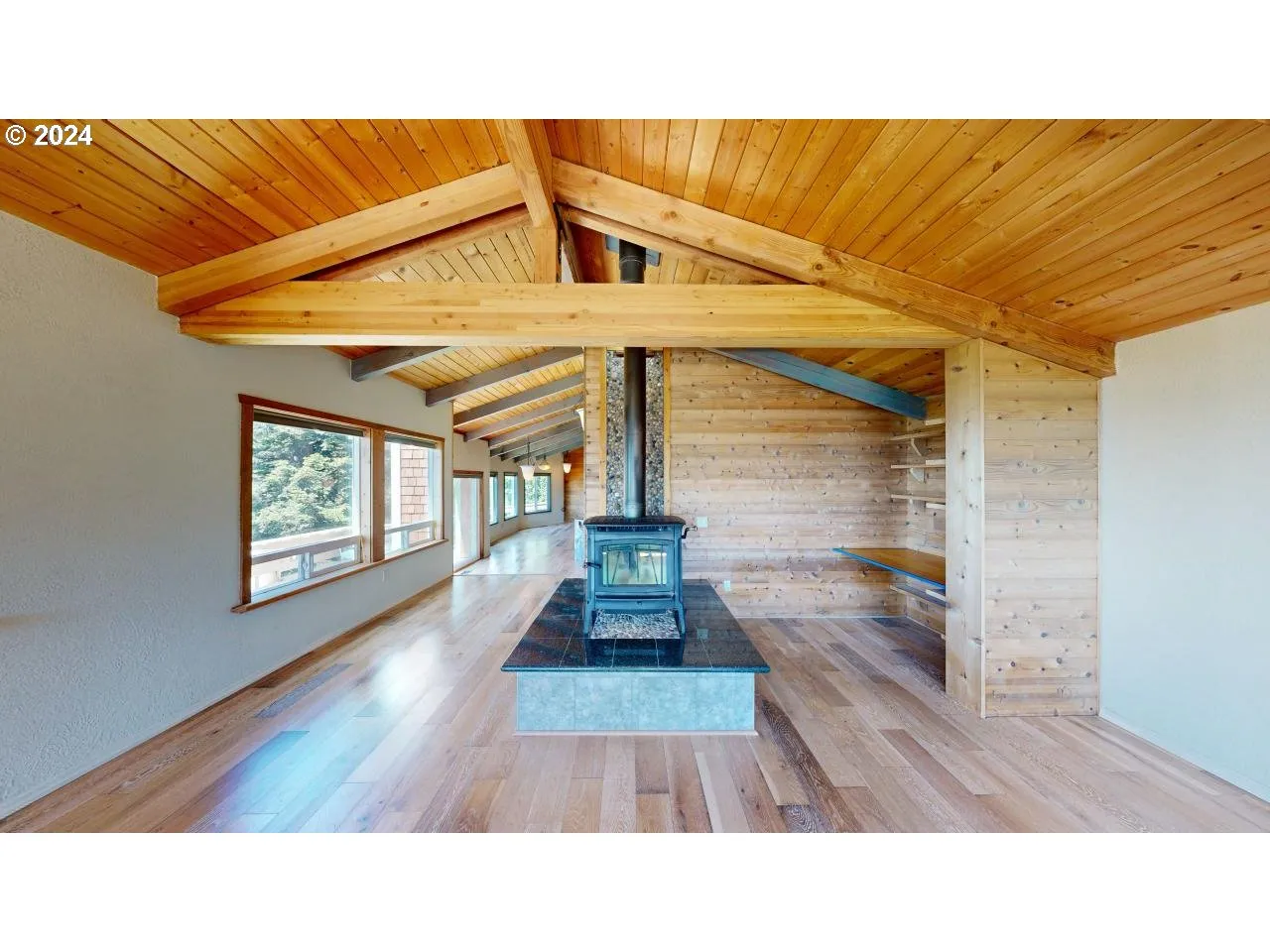 Living Room-Fireplace