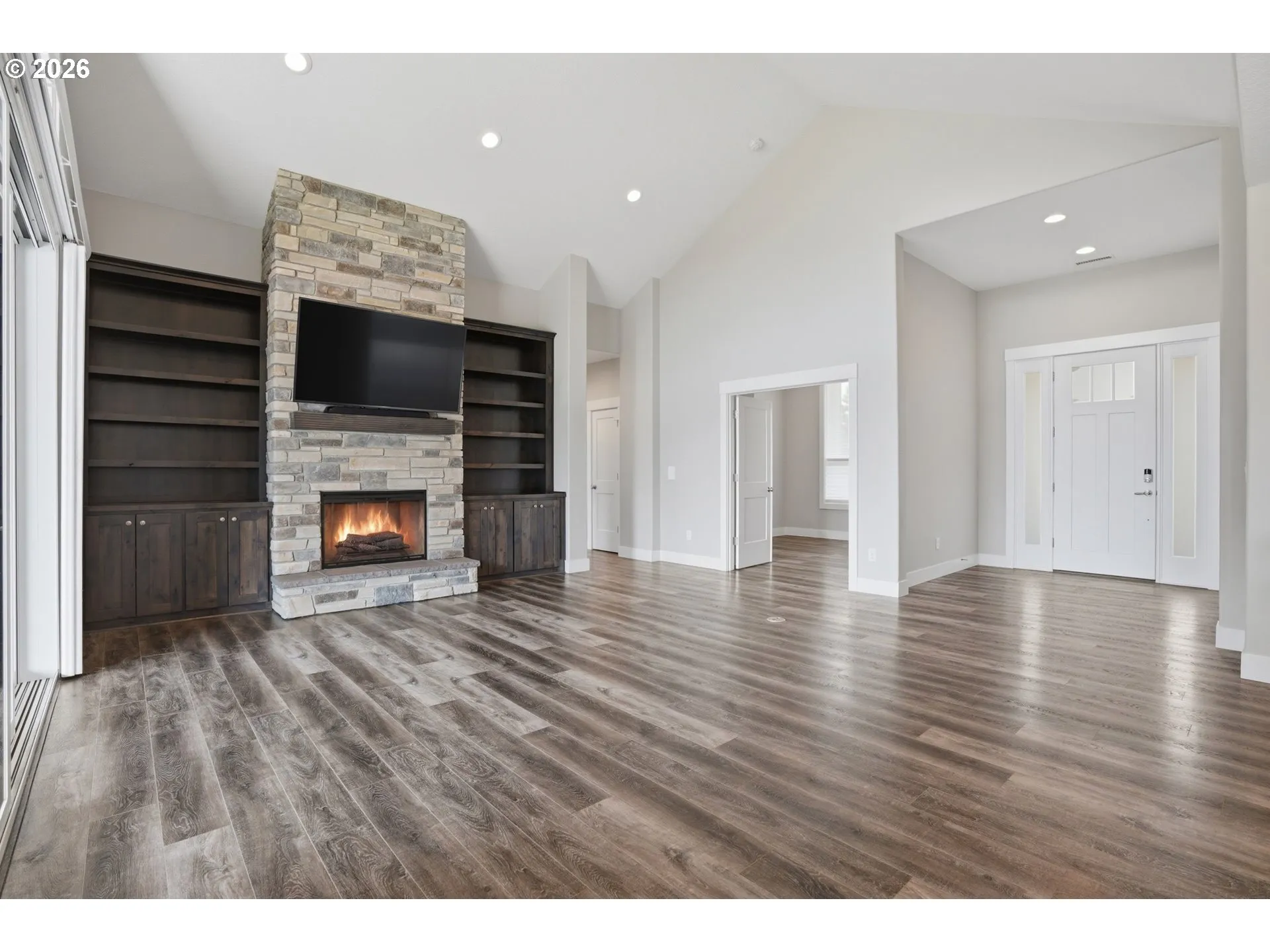 Living Room/Entrance