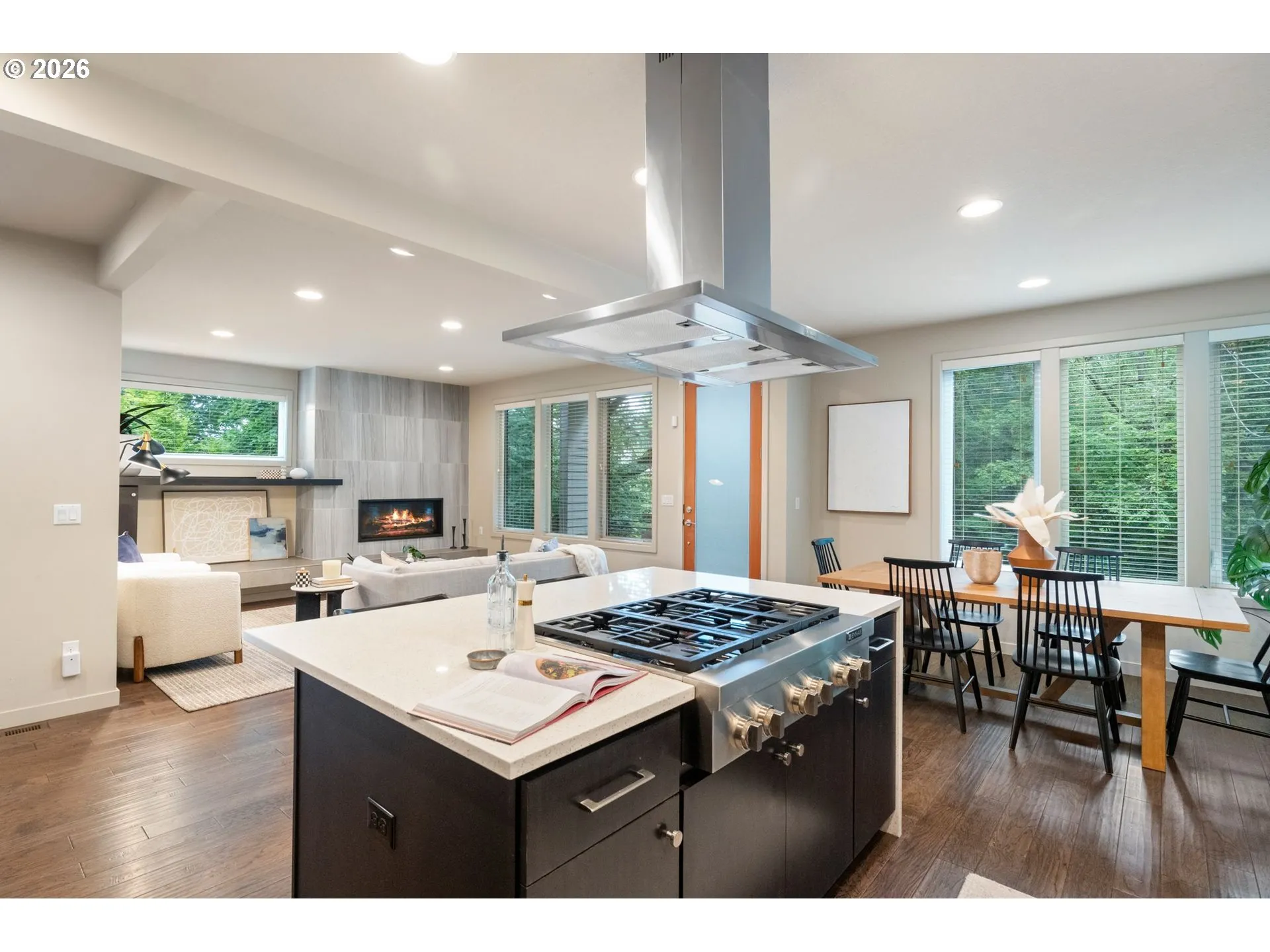 Kitchen/Dining Room-Island