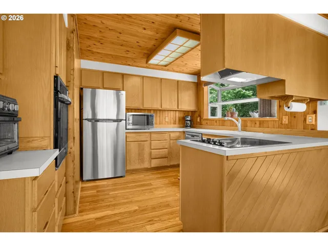 Kitchen-Eating Area