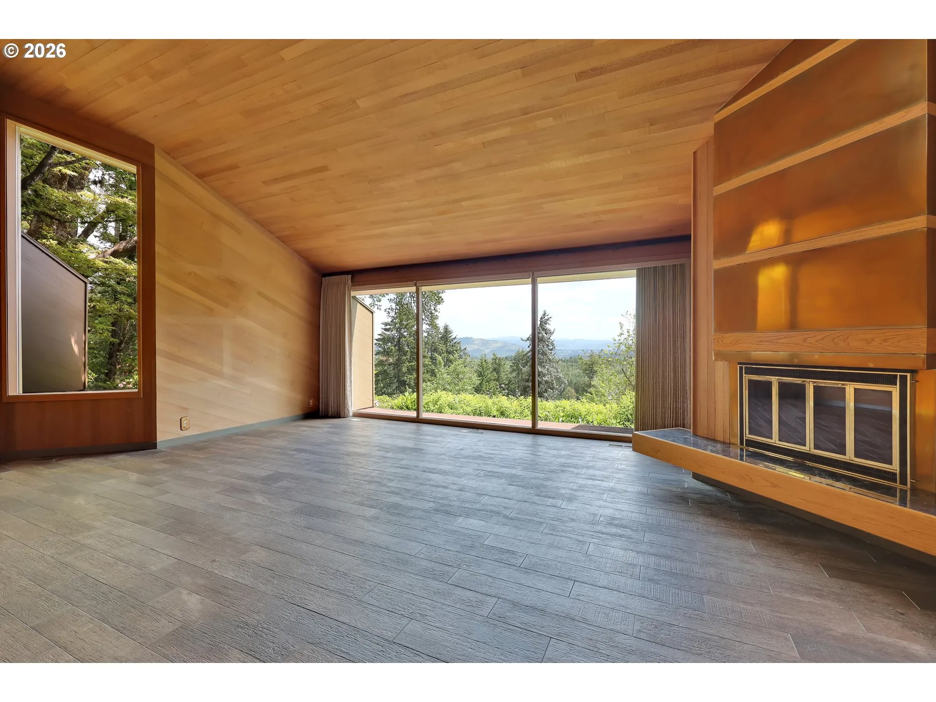 Living Room-Fireplace