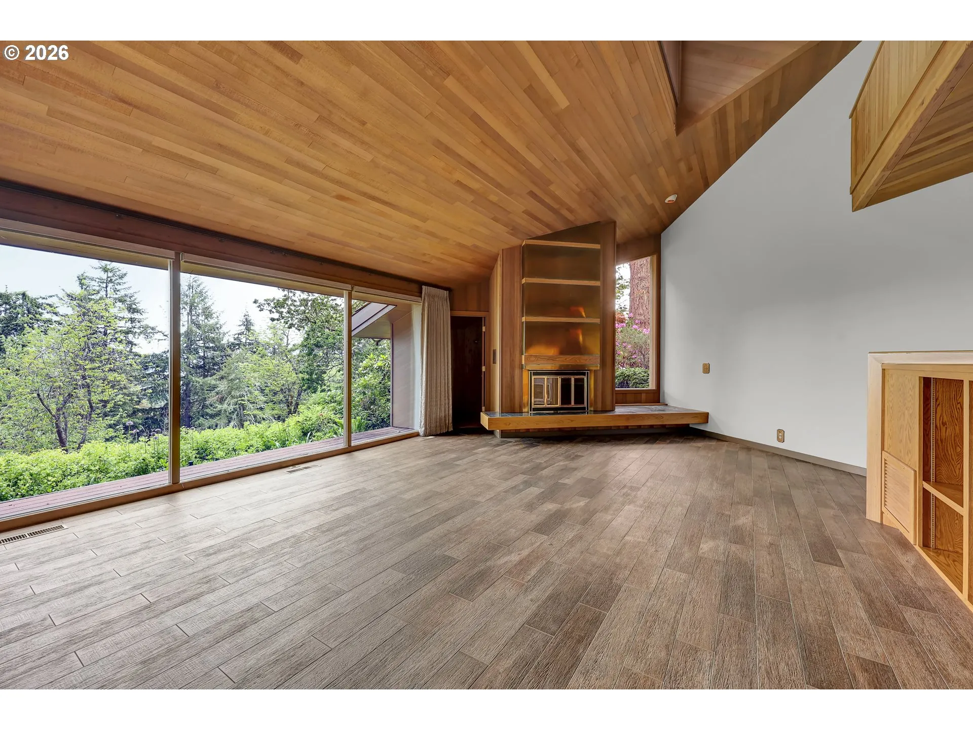 Living Room-Vaulted Ceilings