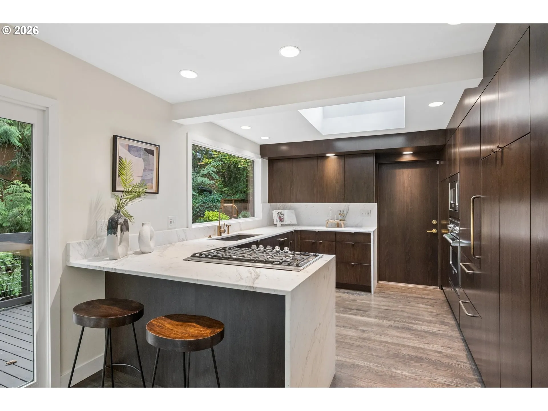 Kitchen-Breakfast Bar