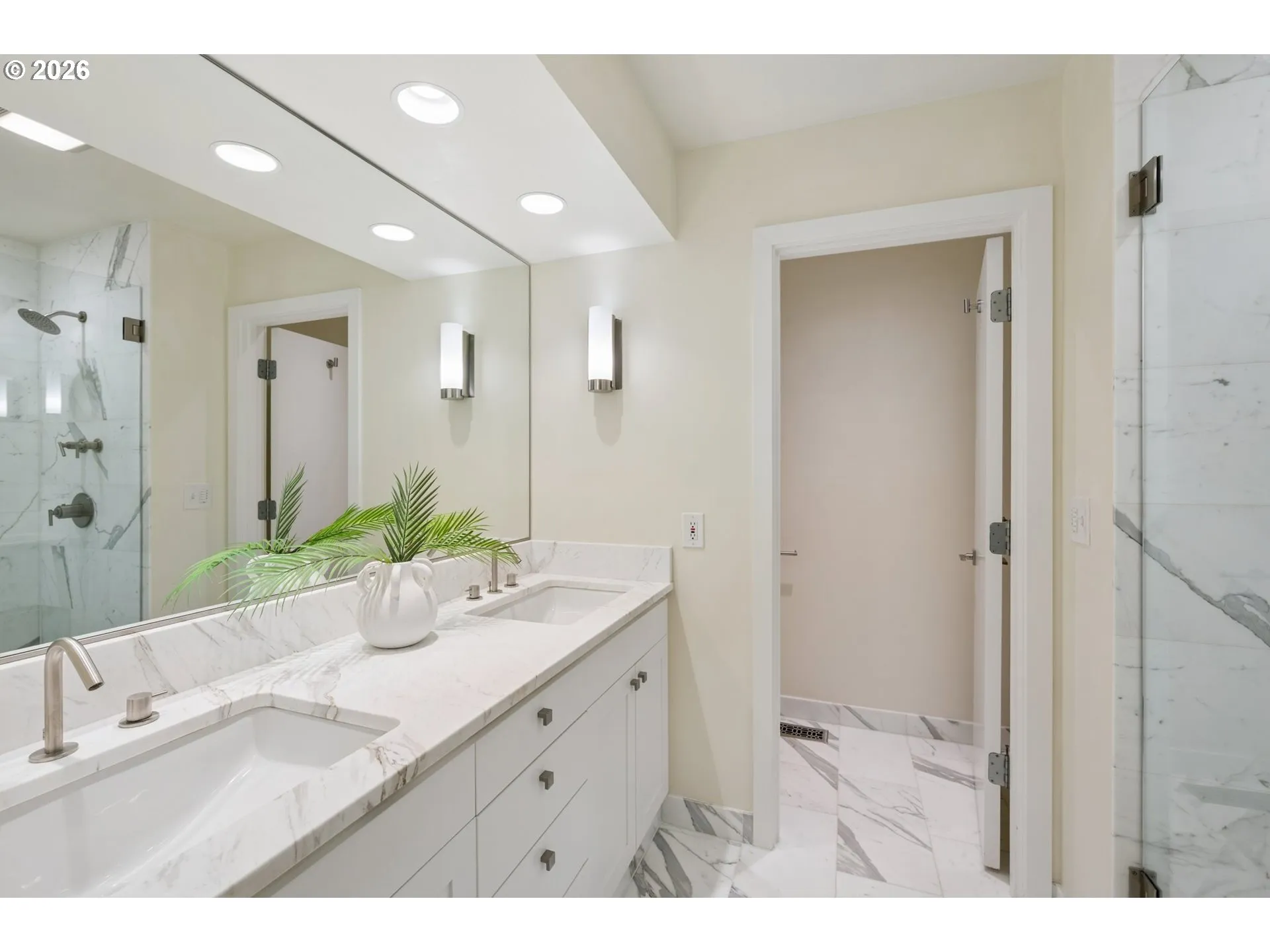 Bedroom-Full Bathroom