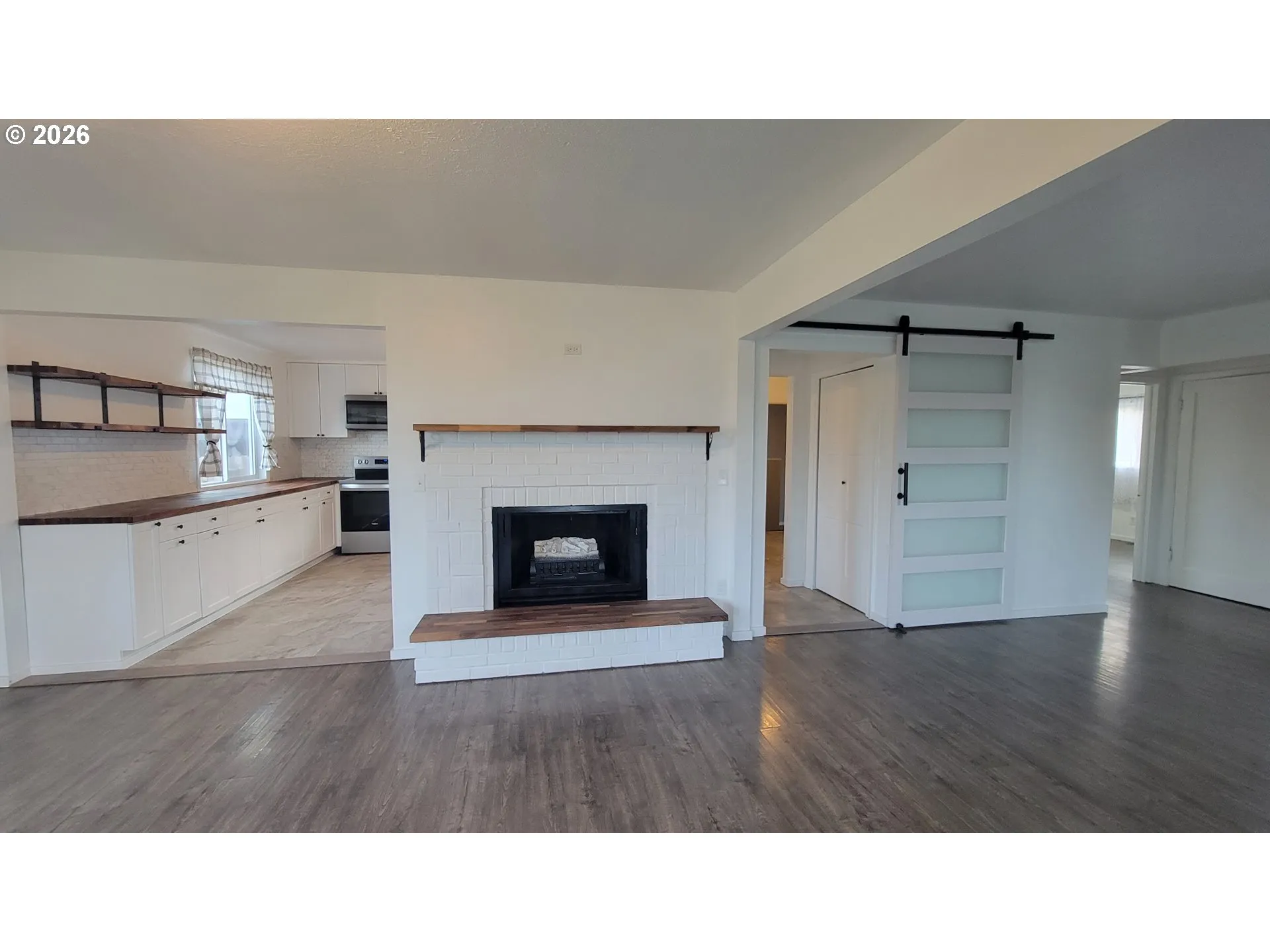 Living Room-Fireplace