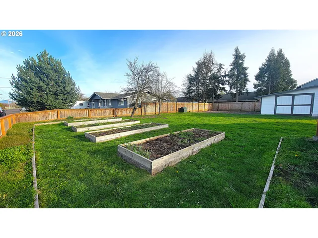 Front Yard-Fenced