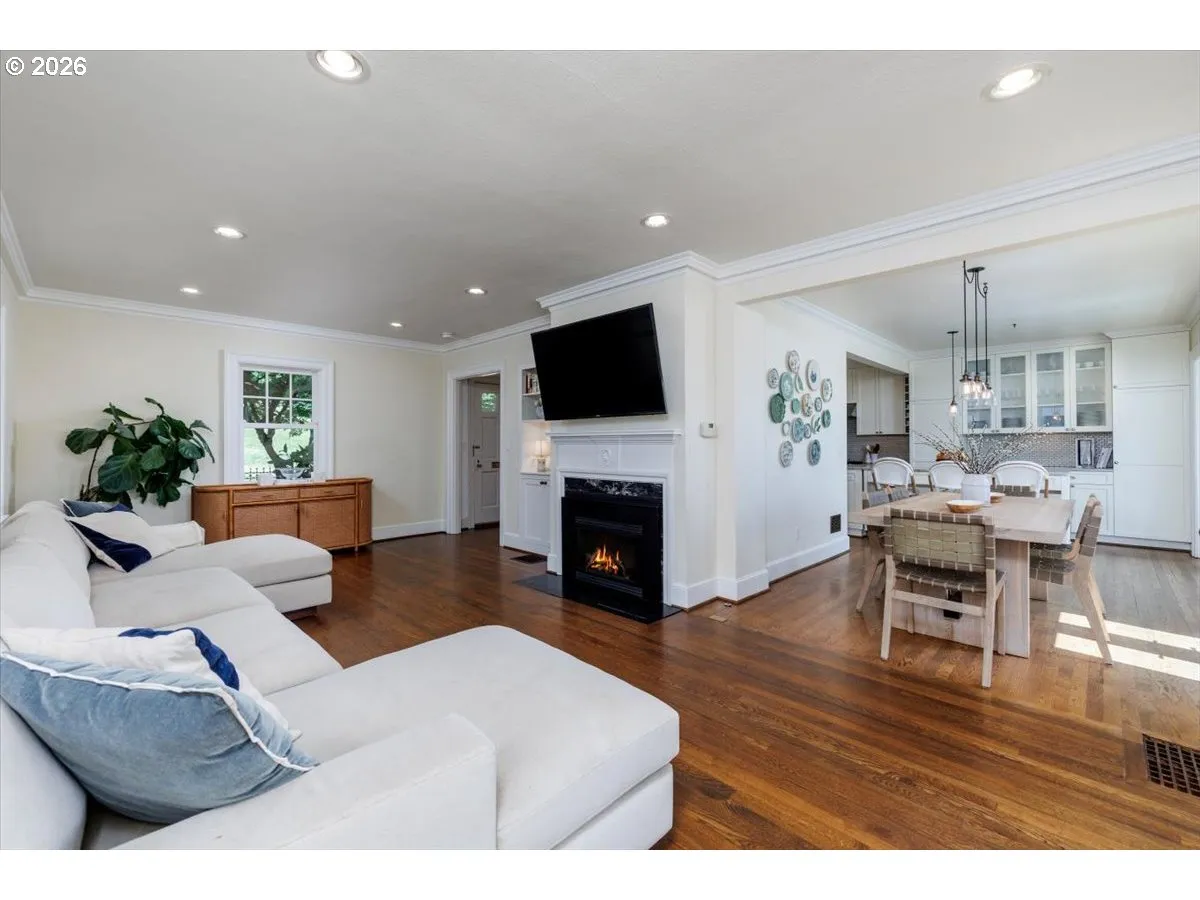 Living Room/Dining Room
